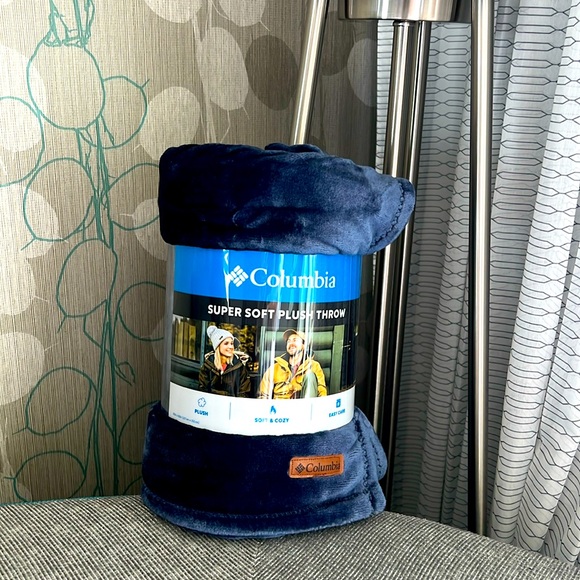 Columbia Other - Columbia Plush Throw/Blanket NEW Super Soft Indoor/Outdoor